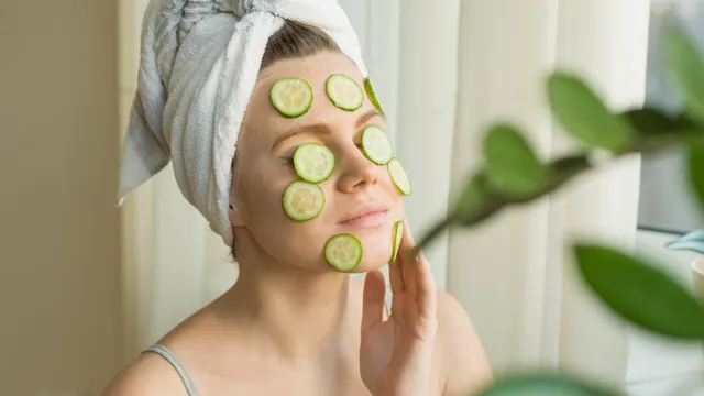 5-incredible-beauty-benefits-of-using-raw-cucumber-slices-on-face-to-get-radiant-skin